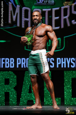 Men's Physique Masters 40+ Champion - Eric Neal