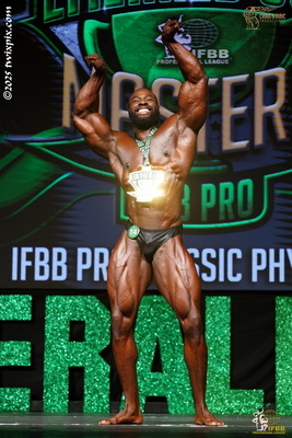 Men's Classic Physique Masters 35+ Champion - Cleef Metellus
