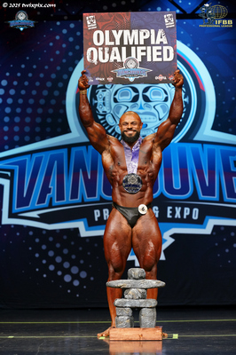 Open Men's Classic Physique - Kellen Wilson